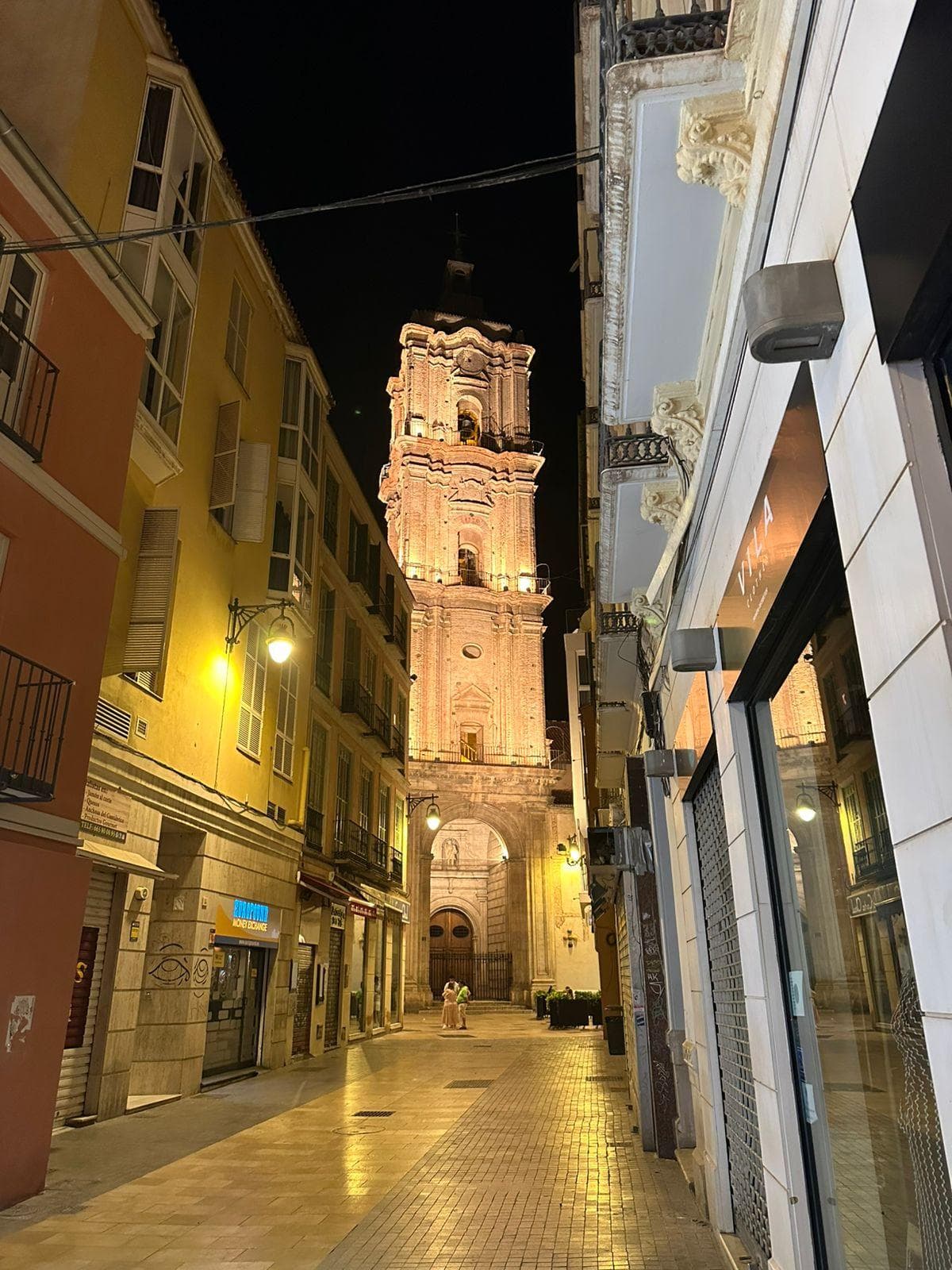 Free night tour of Malaga